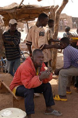 Article : Les bonnes manières n’étaient pas africaines